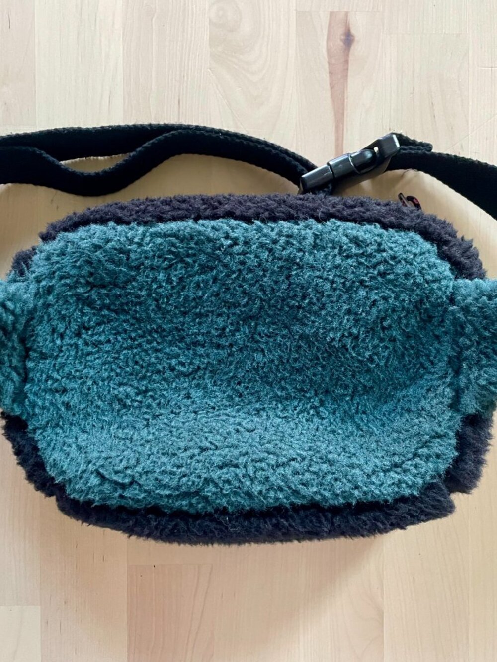 Teddy Fresh Unisex Black & Green Sherpa Fleece Fanny Pack One Size Adjustable - Picture 9 of 9
